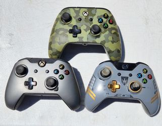 3 used wireless Xbox One controllers