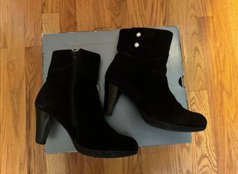 La Canadienne Mila Black Suede Boots - Size 7.5M