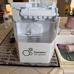 LG refrigerator ice maker Complete Unit . Fully Functional And Tested. (in Door)