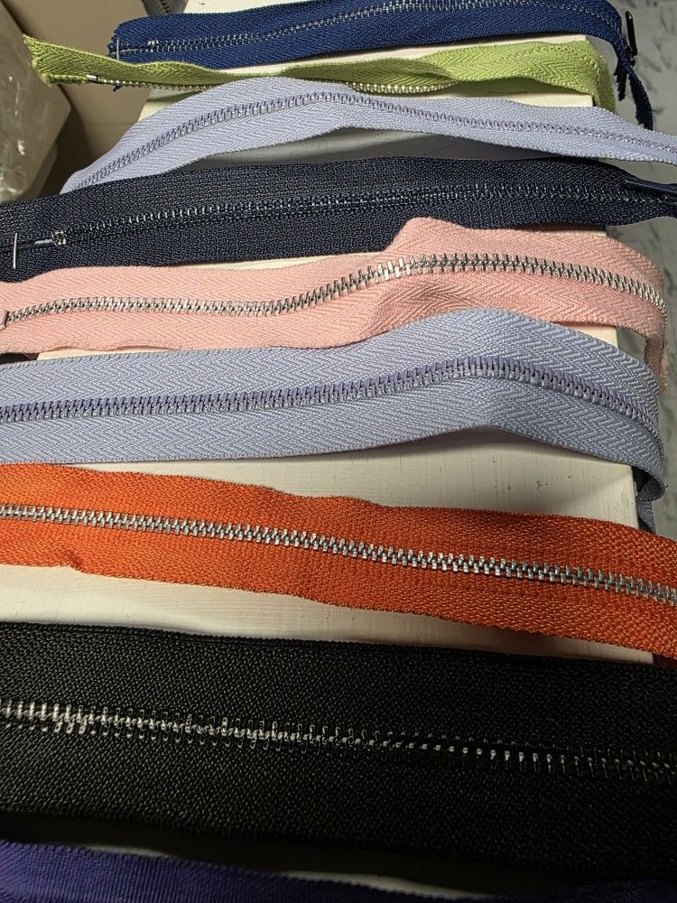 Lot Of 20 Zippers