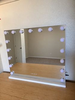Hollywood Vanity Mirror with LED Bulbs