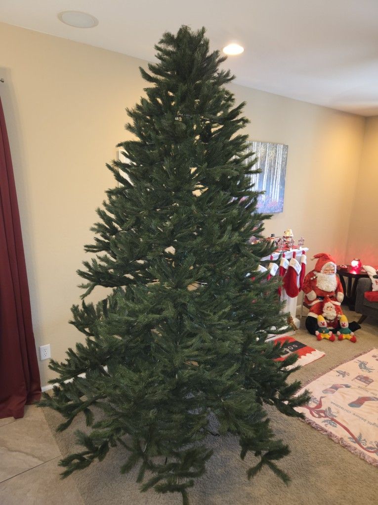 9 Foot Christmas Tree - Very Nice