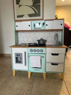 Play kitchen with accessories