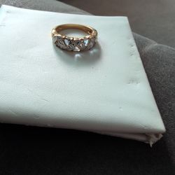 Ring Yellow Gold with Amethyst and Crystal stones