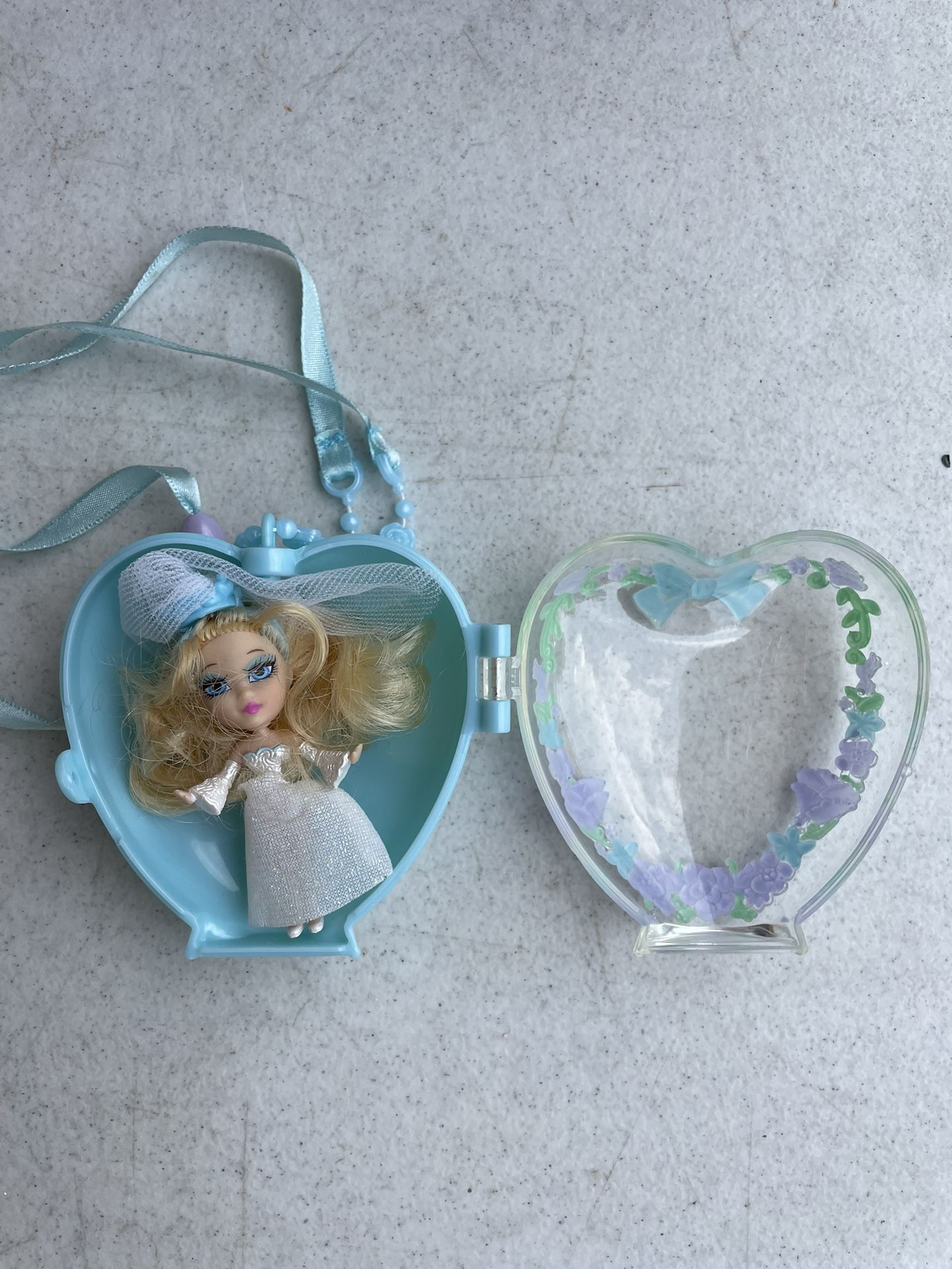 Barbie Peek-A-Boo Petites Beautiful Bride Becky Necklace
