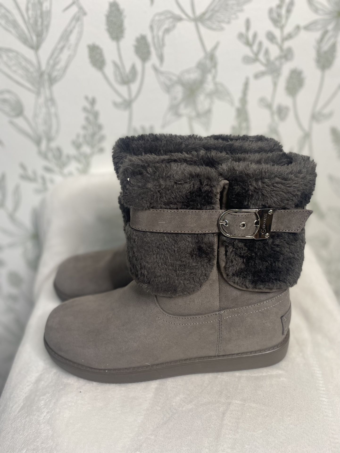 Guess Women's Aussie Faux Fur Round Toe Ankle Boots Gray Size 9.5 M New 