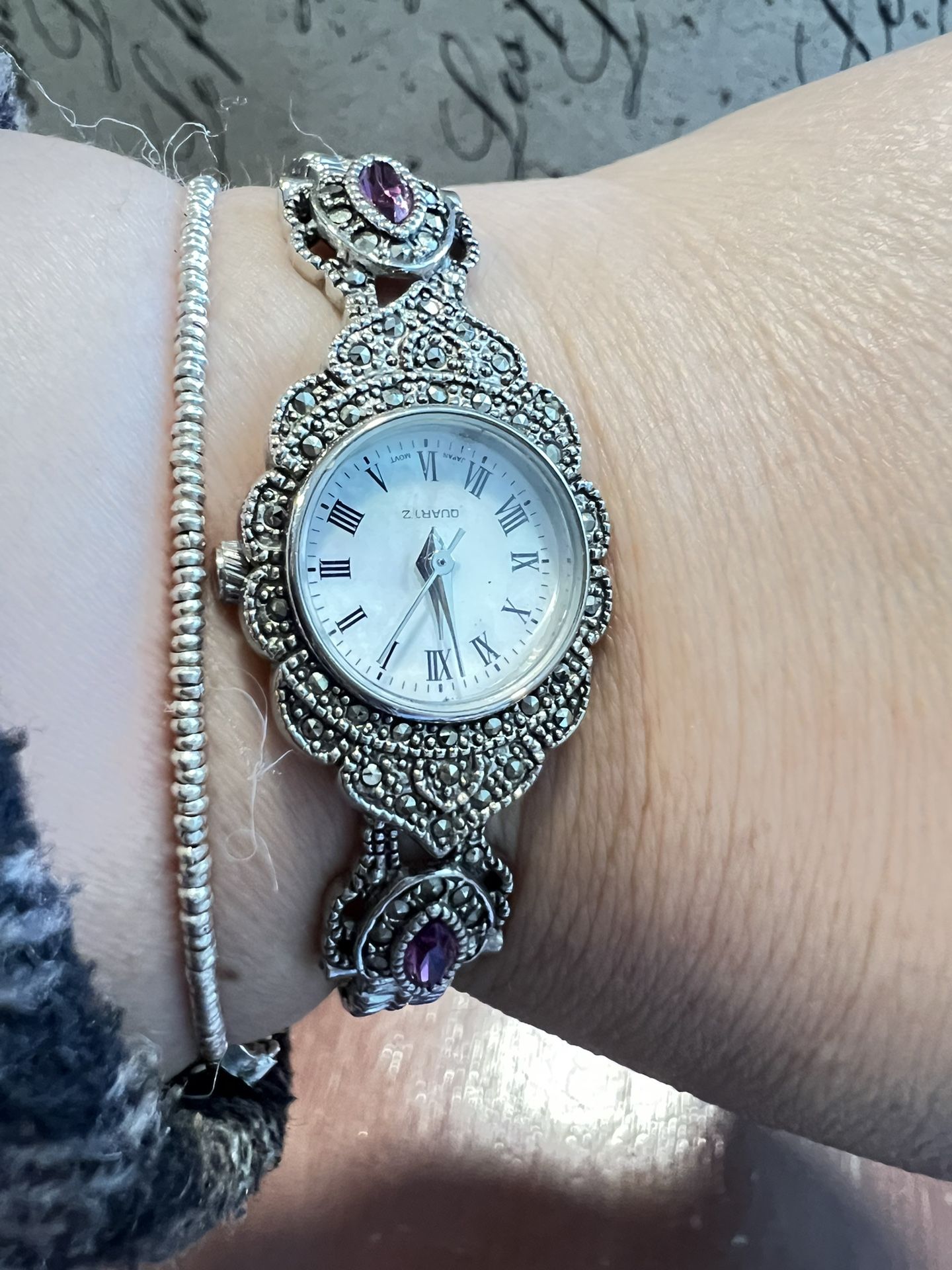 Watch Stainless Steel Silver Toned Women's Rhinestones Expandable Band. Battery working