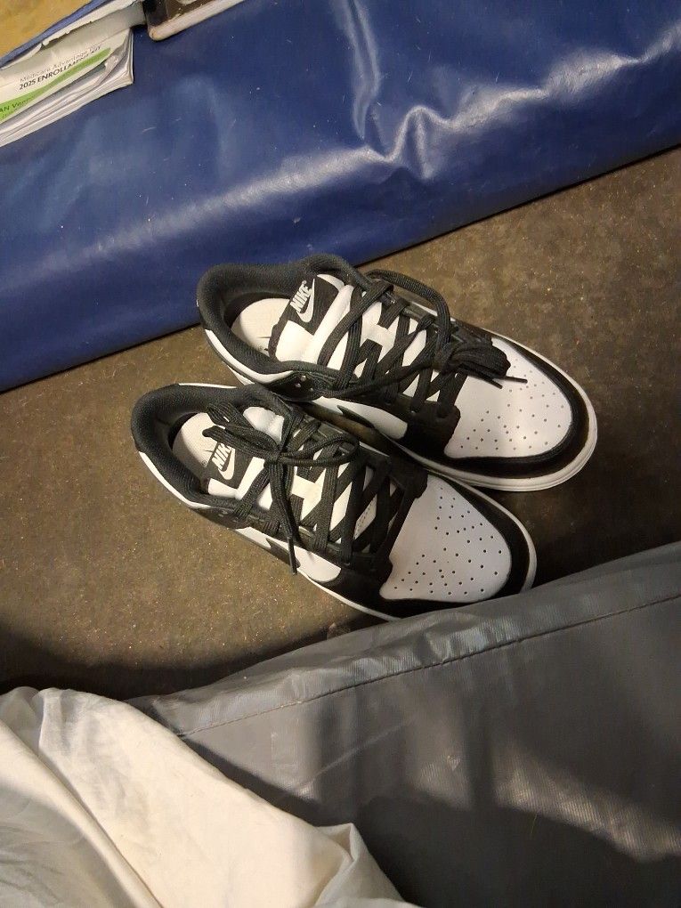 Nike Black And White Men's 8 1/2