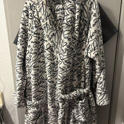 Robe  Like New 