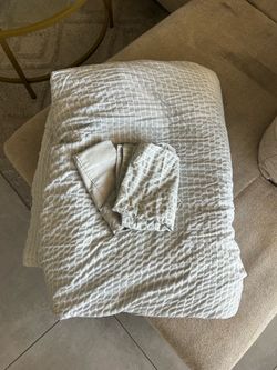 Ugg Twin XL comforter and pillow case and sham