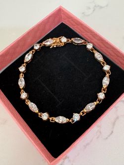 Women’s Jewelry Bracelet Gold Tone Marquis and Round Cut Tennis Bracelet. 7 inches long
