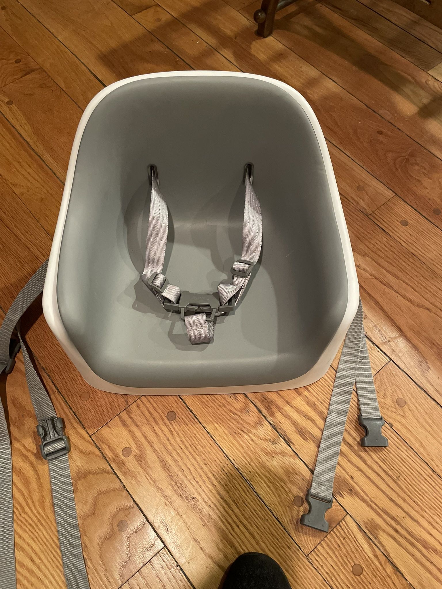 Nest Booster Seat with Removable Cushion