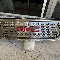 Grill 2003 GMC grill w/stainless insert and clips
