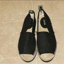 Michael Kors Size 10 Black Sandals