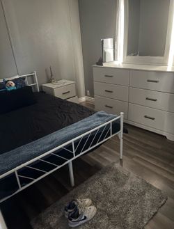 Full size bed with mattress