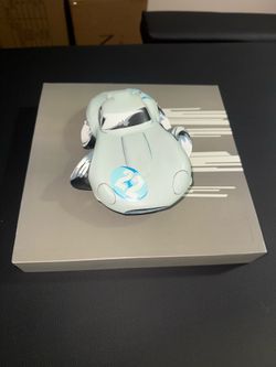 Speed freak figurine