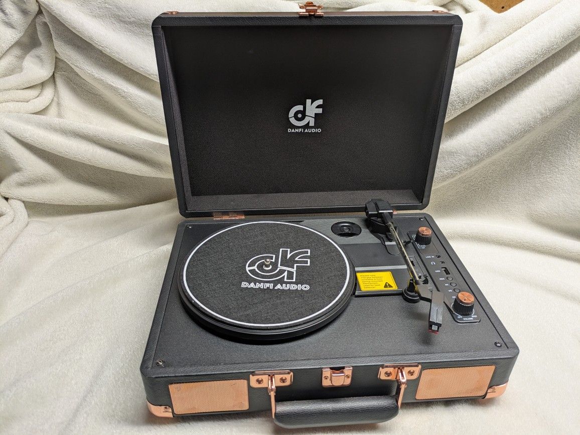 Danfi audio Portable Vinyl Record Player Like New Works Perfectly