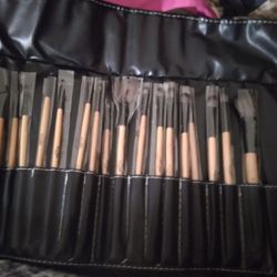 ELLORE  MAKEUP BRUSHES 