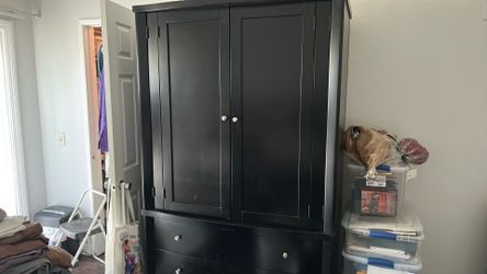 Free Amour, chest of drawers and king size head board and foot board