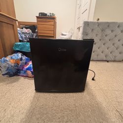 Midea Mini Fridge 