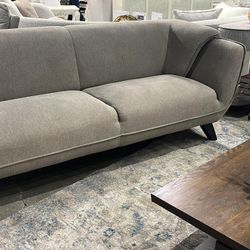 İn Stock 👉Nayeli Sofa
ACME$10 Down Payment And Financing Available