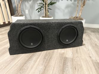 JL Audio 10 inch 10W3V3-4 subs with enclosure 