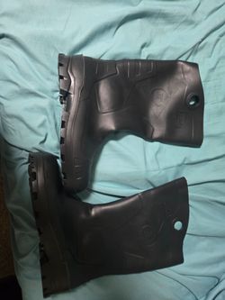 NEW...Mutual Dunlop rubber boots.