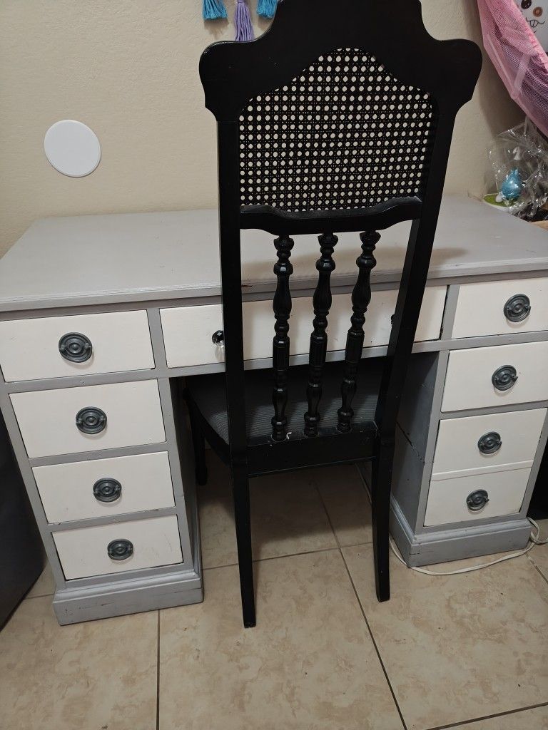 Vanity Desk With Chair