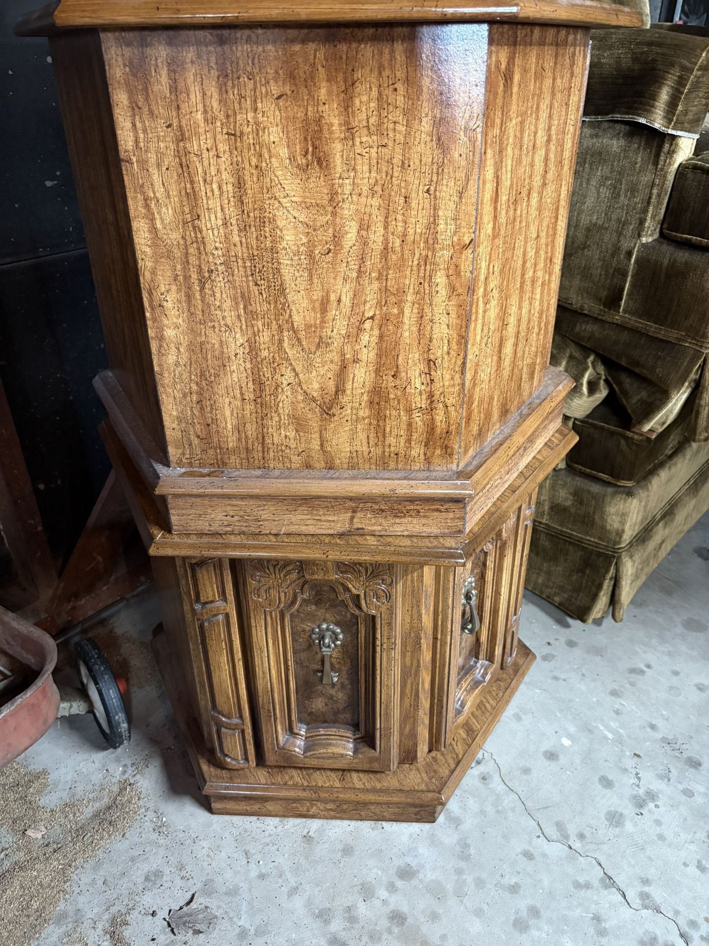 2 Matching Side Tables