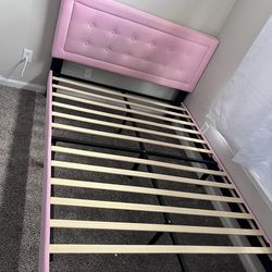 Cama Doble Rosada con Cabecera Tapizada