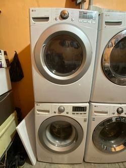LG Washer and Dryer Set / Stackable Laundry Pair White