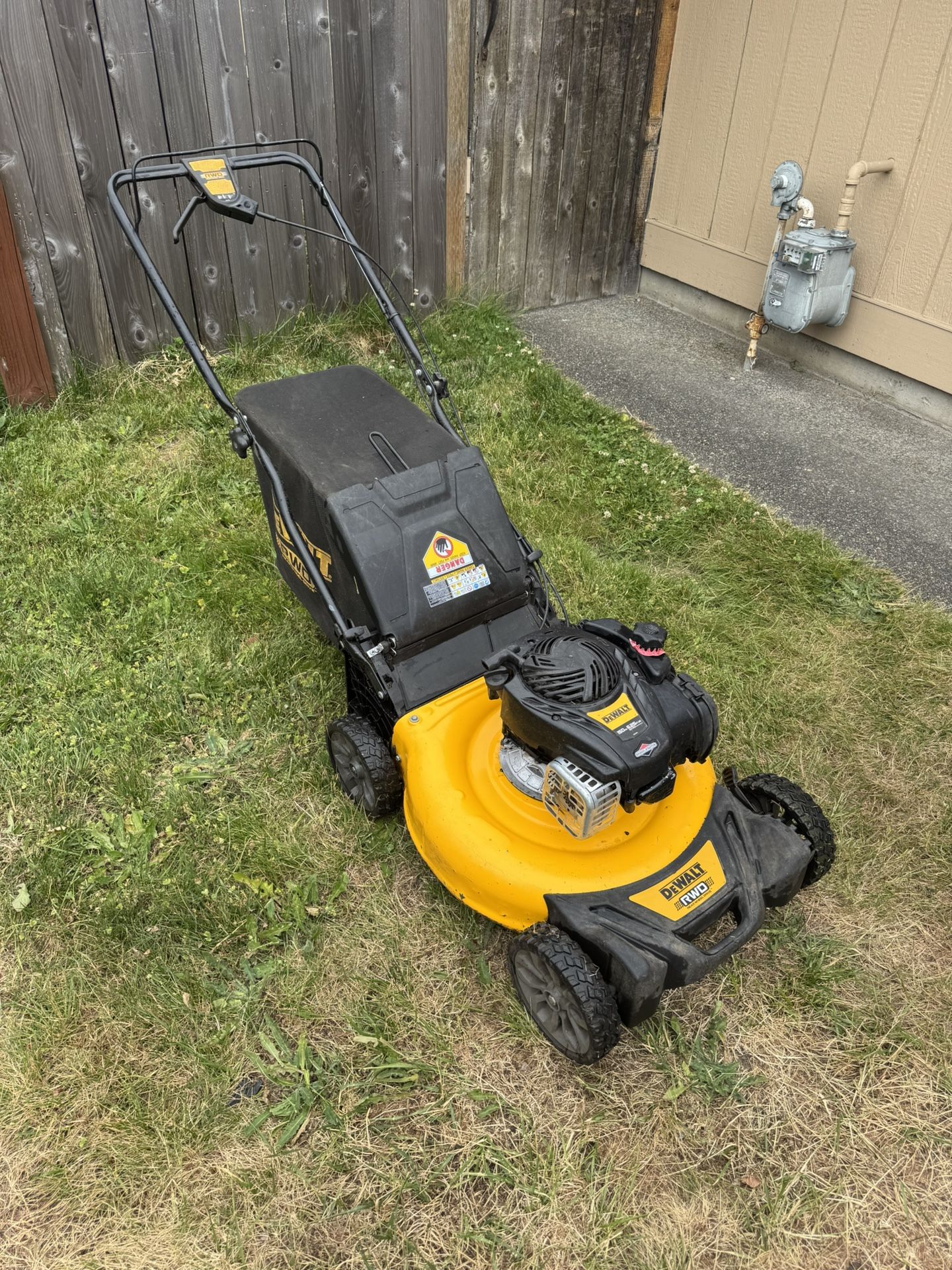 Dewalt/Briggs & Stratton Lawn Mower