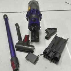 Dyson V10 Cordless, Plus Accessories 