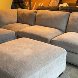 Sectional Couch-Clean-Free DELIVERY 🚚 💨