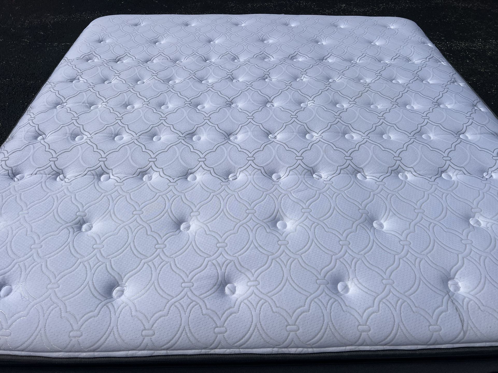 King Size Sealy Mattress And Boxspring Set
