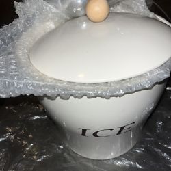 Ice Bucket W/ice Scooper 