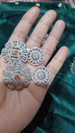 Earrings and finger rings 