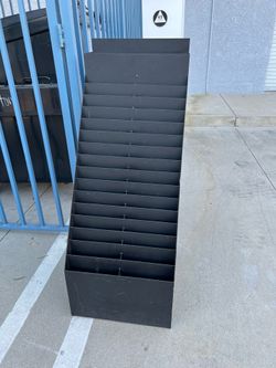 Free metal display rack