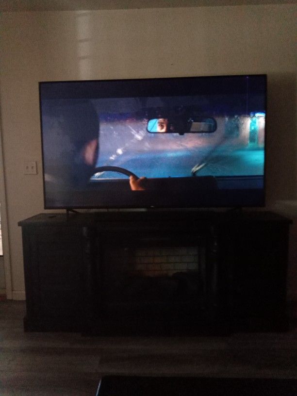 Tv 65 And A 40 Inches