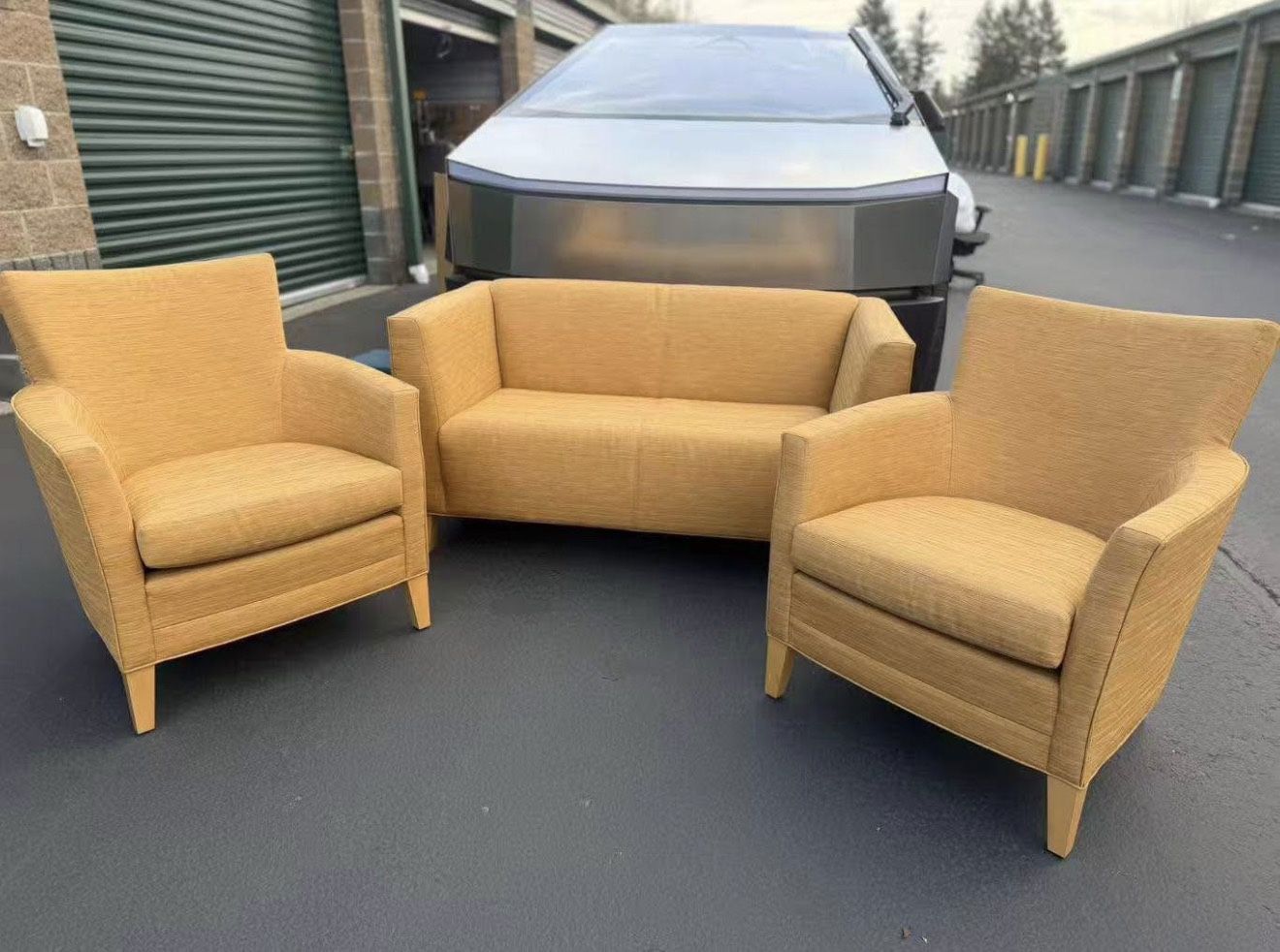 Jack Cartwright sofa set / lounge chair deliver available