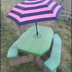 Step 2 Picnic Bench With Umbrella ( Excellent Condition $