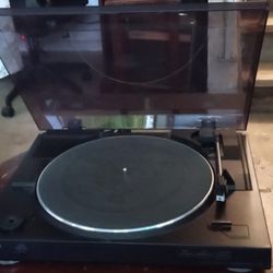 SONY FULLY AUTOMATIC TURNTABLE WITH BUILT-IN PHONO PREAMP $160 FINAL PRICE 