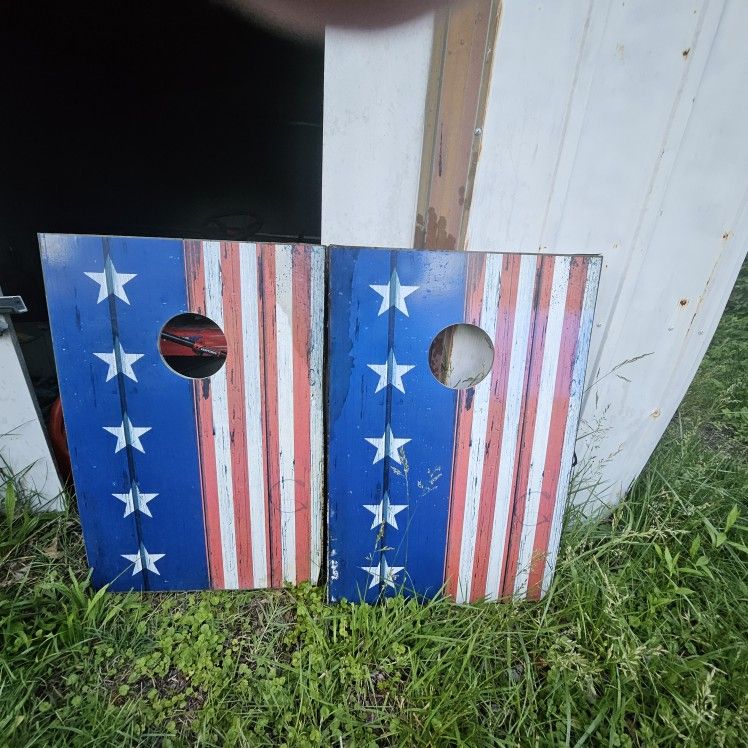 AMERICAN CORN HOLE BOARDS For Sale With Bags.