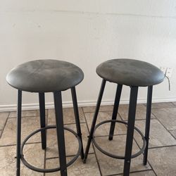 🪑 2 Bar Stools (metal, no backs)