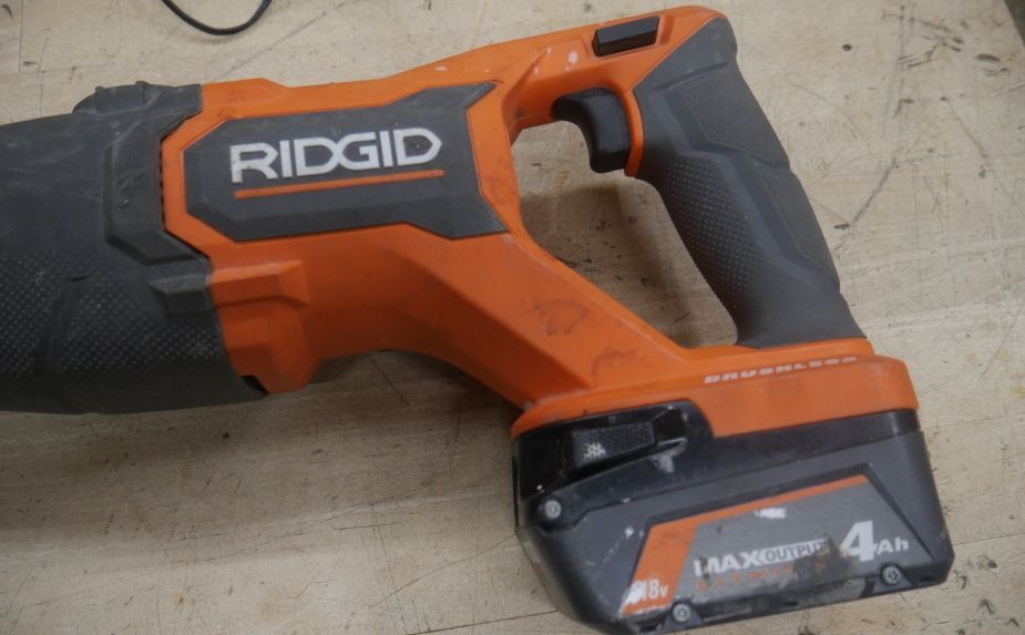RIDGID 18V Brushless Cordless Reciprocating Saw R8647 w 4ah
