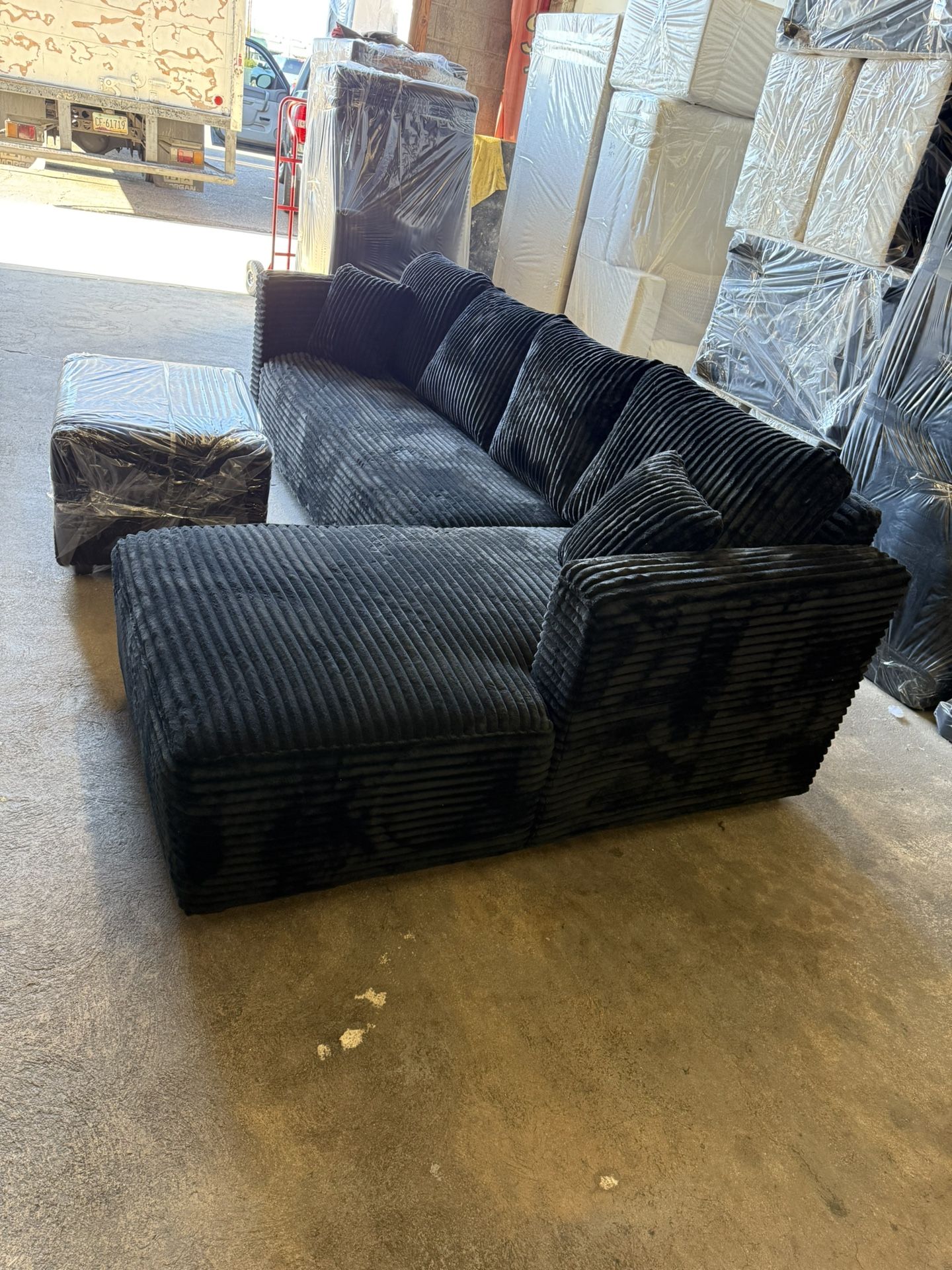 💥 Black Corduroy Sectionals With Free Ottoman 