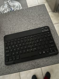 Bluetooth keyboard For iPads Or Tablets