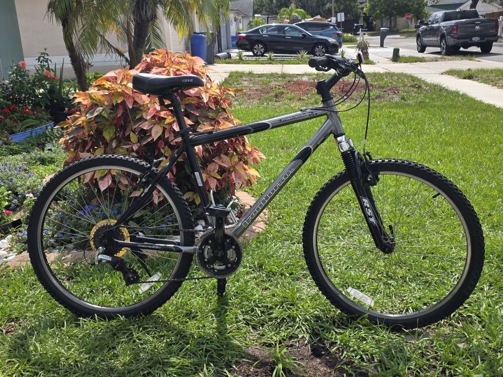 Lightweight Iron Horse Maverick Mountain Bike