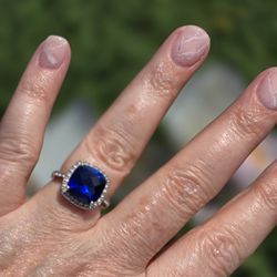 Beautiful Blue Sapphire Engagement Ring