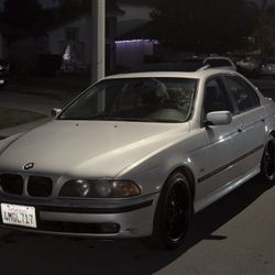 2000 BMW 528i